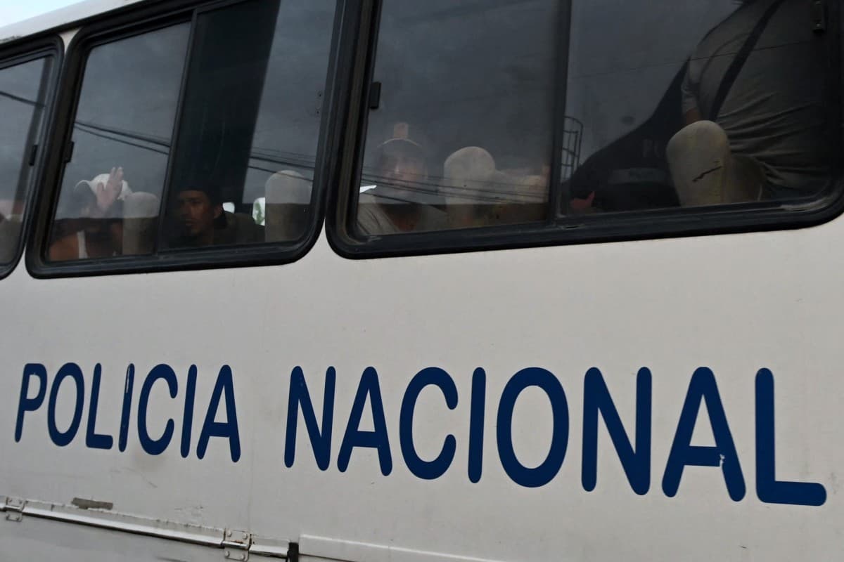 Pescadores ecuatorianos relatan el trauma de las operaciones militares estadounidenses en el mar