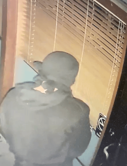 El restaurante tiene varias cámaras y sensores. Sin embargo, planean reforzar las medidas de seguridad.
<br>
<br>"Ya hablamos con la empresa de seguridad que tenemos para poner más sensores, no tan altos, para que pueda detectar cualquier movimiento", cuenta el hispano.
<br>