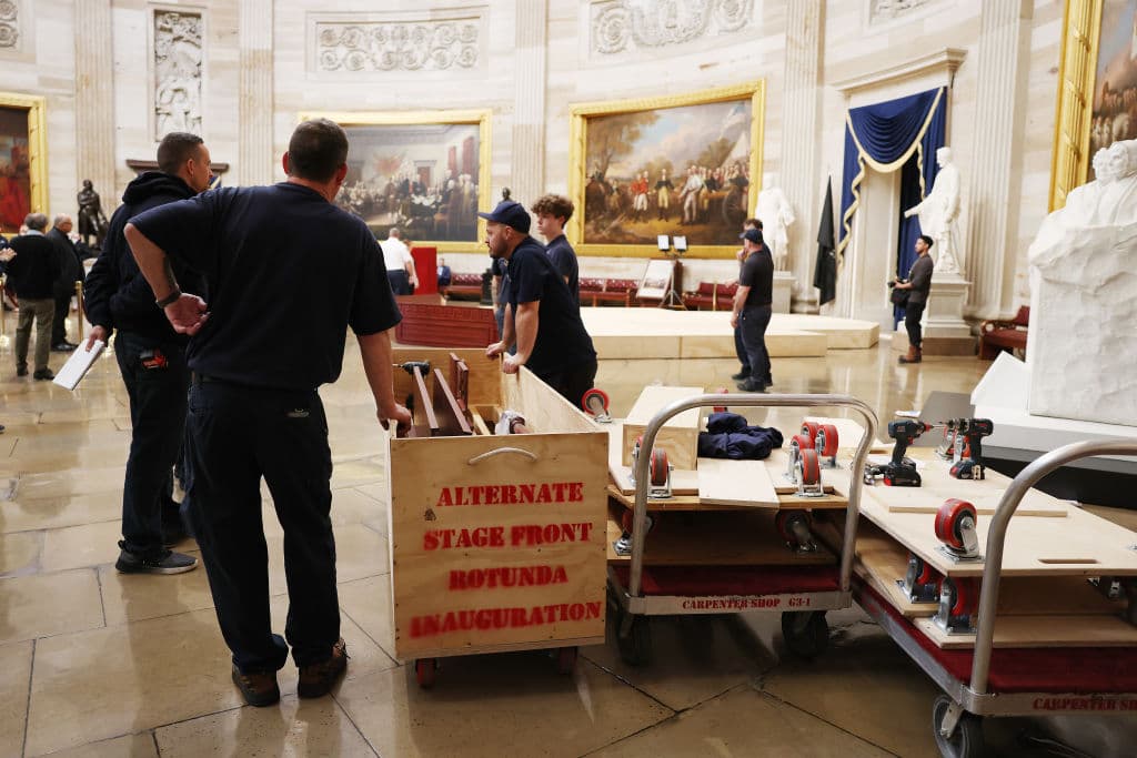 Los demás eventos inaugurales, incluyendo el mitin del domingo en el Capital One Arena y tres bailes programados para el lunes por la noche, se mantienen según lo planeado. Las aerolíneas y hoteles aún no han anunciado políticas especiales de reembolso para los viajeros que decidan cancelar sus planes debido a estos cambios.