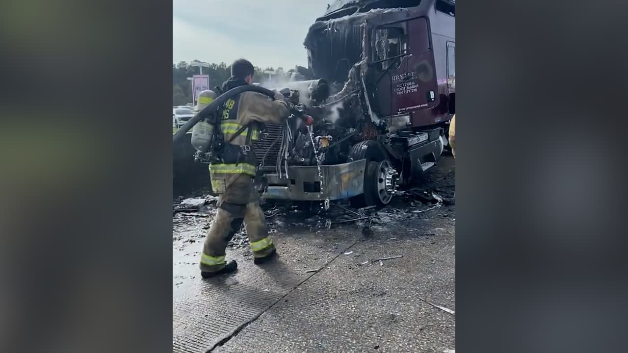 Dijo a ABC13 que se dirigía a casa desde Arkansas cuando ocurrió el
<a href="https://www.univision.com/local/houston-kxln/vehiculo-incendiado-norte-houston">incidente. </a>