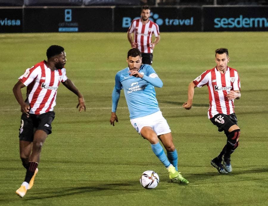 Athletic se lleva la victoria ante Ibiza 2-1, tras partido muy cerrado. Los de Bilbao hacen la diferencia con gol de Raúl García y, al último minuto, la anotación de Unaí Nuñez hace que su equipo califique a Octavos de Final de la Copa del Rey.