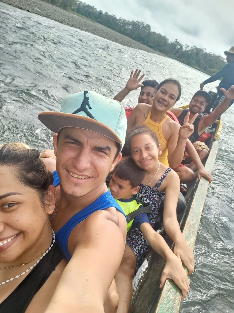 Deyerlin Pérez y su familia en otro tramo del viaje hacia el norte en busca de asilo.