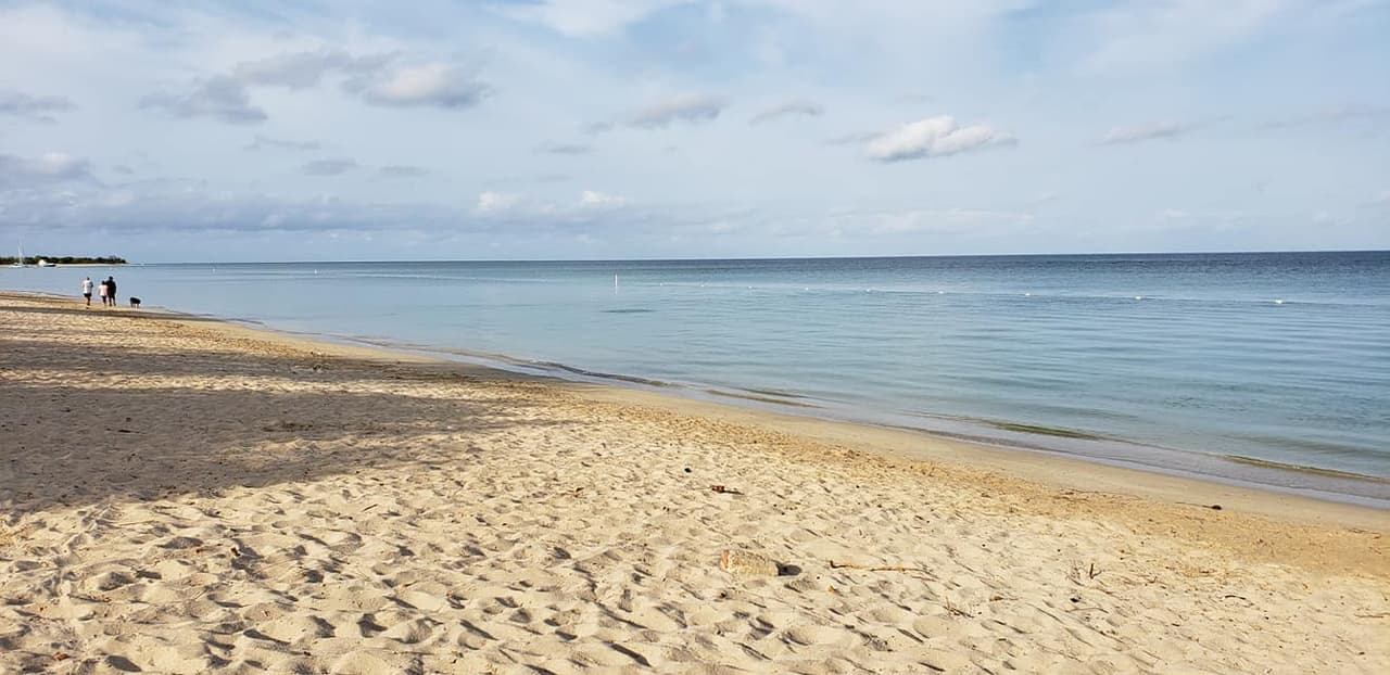 Cabo Rojo cierra playas, barras y establece toque de queda