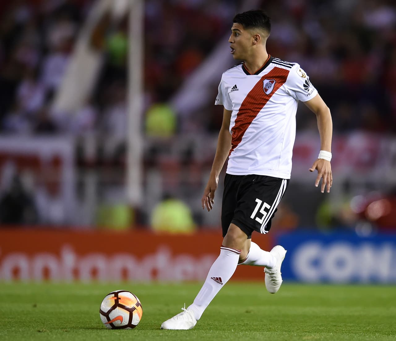 Mientras se habla del Real Madrid, a Exequiel Palacios (River Plate) también lo estarían siguiendo de la Bundesliga. Wolfsburgo podría estar interesado en él.