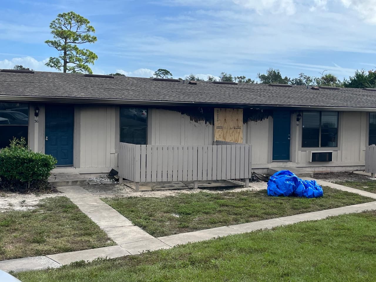 Este martes, las labores de investigación en el lugar del incendio continuaban.