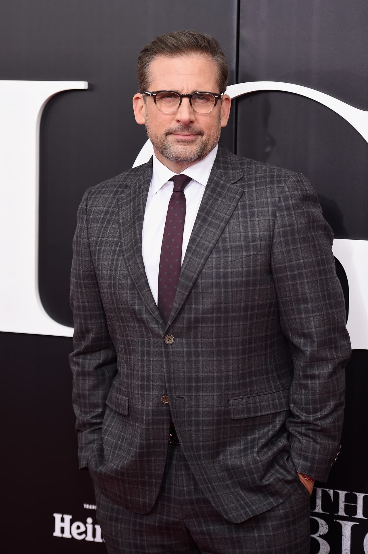 Steve Carell, muy formalito con su traje a cuadros.