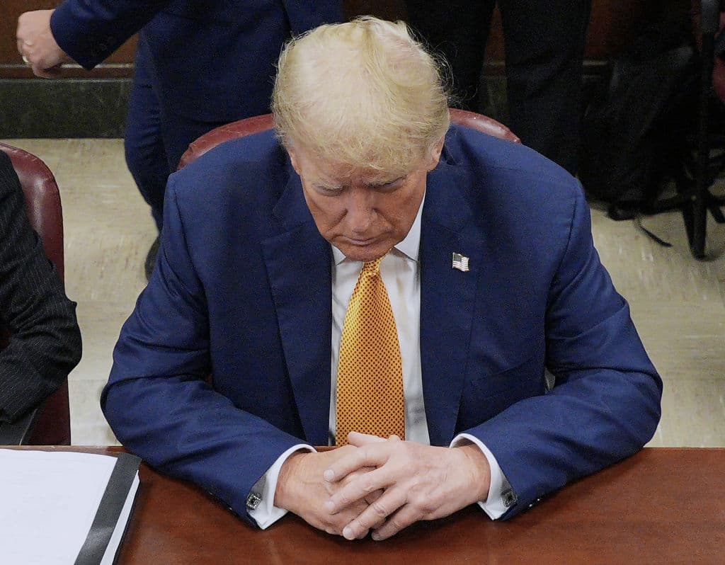 Donald Trump asiste a su juicio por supuestamente encubrir pagos para acallar historias sobre relaciones extramatrimoniales, en el Tribunal Penal de Manhattan en la ciudad de Nueva York, el 7 de mayo de 2024.