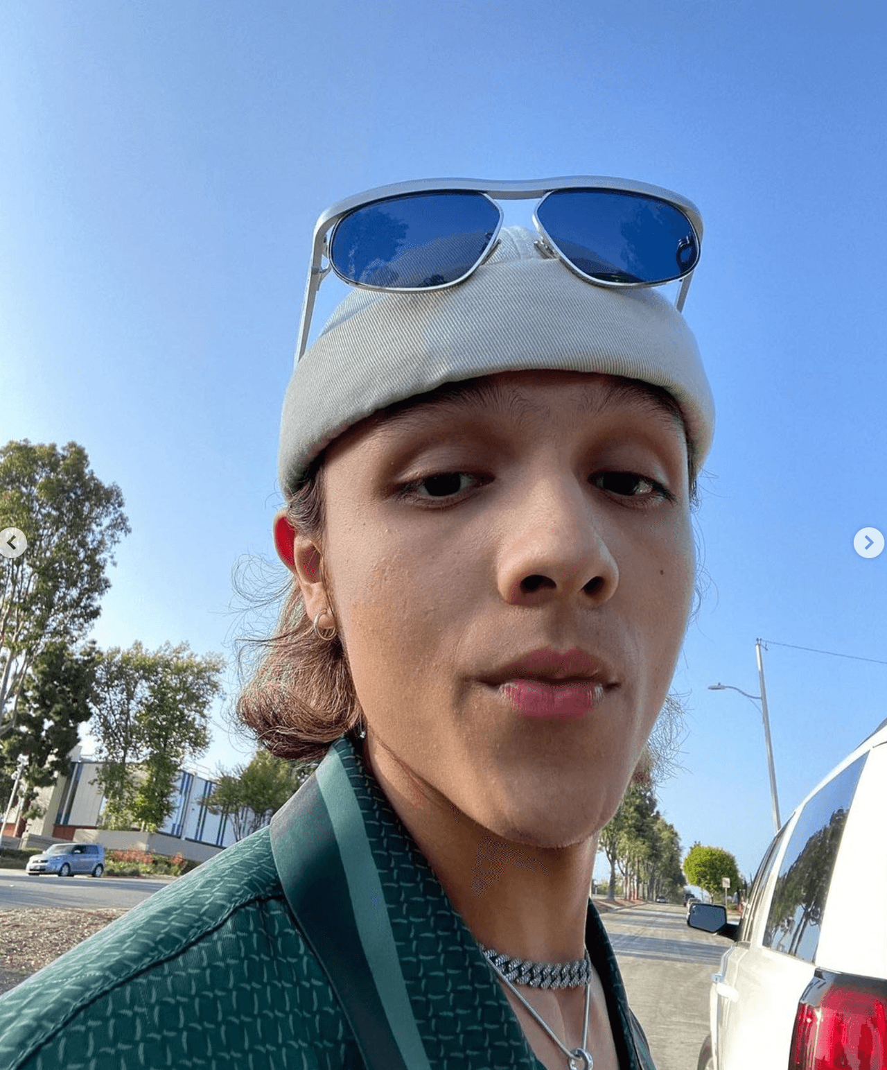 Su primer álbum como solista es ‘2000 SIEMPRE’, que es un disco lleno de fusiones musicales, donde el artista incluyó otros ritmos como el reggae, banda, pop y urbano.