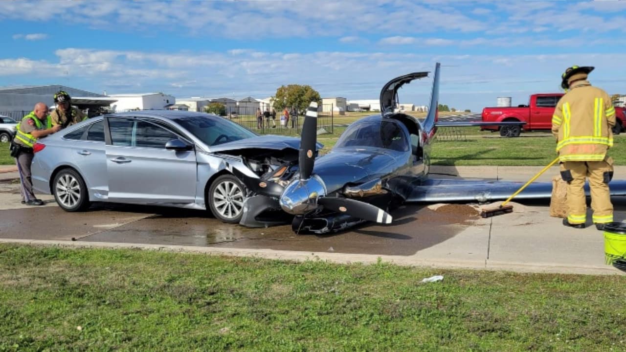 El Departamento de Bomberos de McKinney (MFD) en el norte de Texas, respondió a una llamada de emergencia el sábado a las 12:30 p.m. tras
<b>un accidente aéreo en el aeropuerto Aero Country, ubicado en la cuadra 250 de Aero Country Road</b>. El vuelo, proveniente de Midland, intentaba realizar un aterrizaje de emergencia que lamentablemente terminó en tragedia.