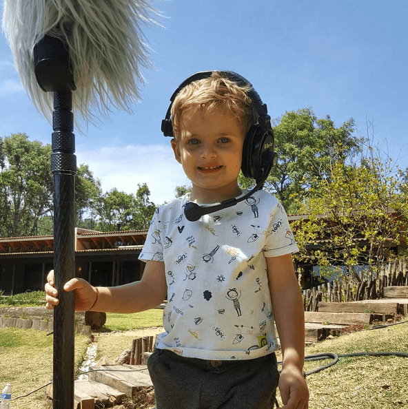 Le encanta visitar los foros de grabación. ¿Seguirá los pasos del actor?