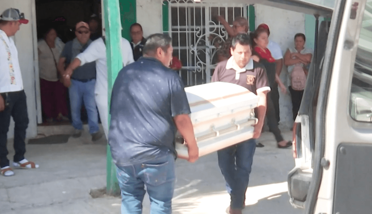 Al llegar a su casa, vecinos y conocidos se reunieron para
<b>velar al pequeño en medio de una atmósfera de profunda tristeza y solidaridad.</b>