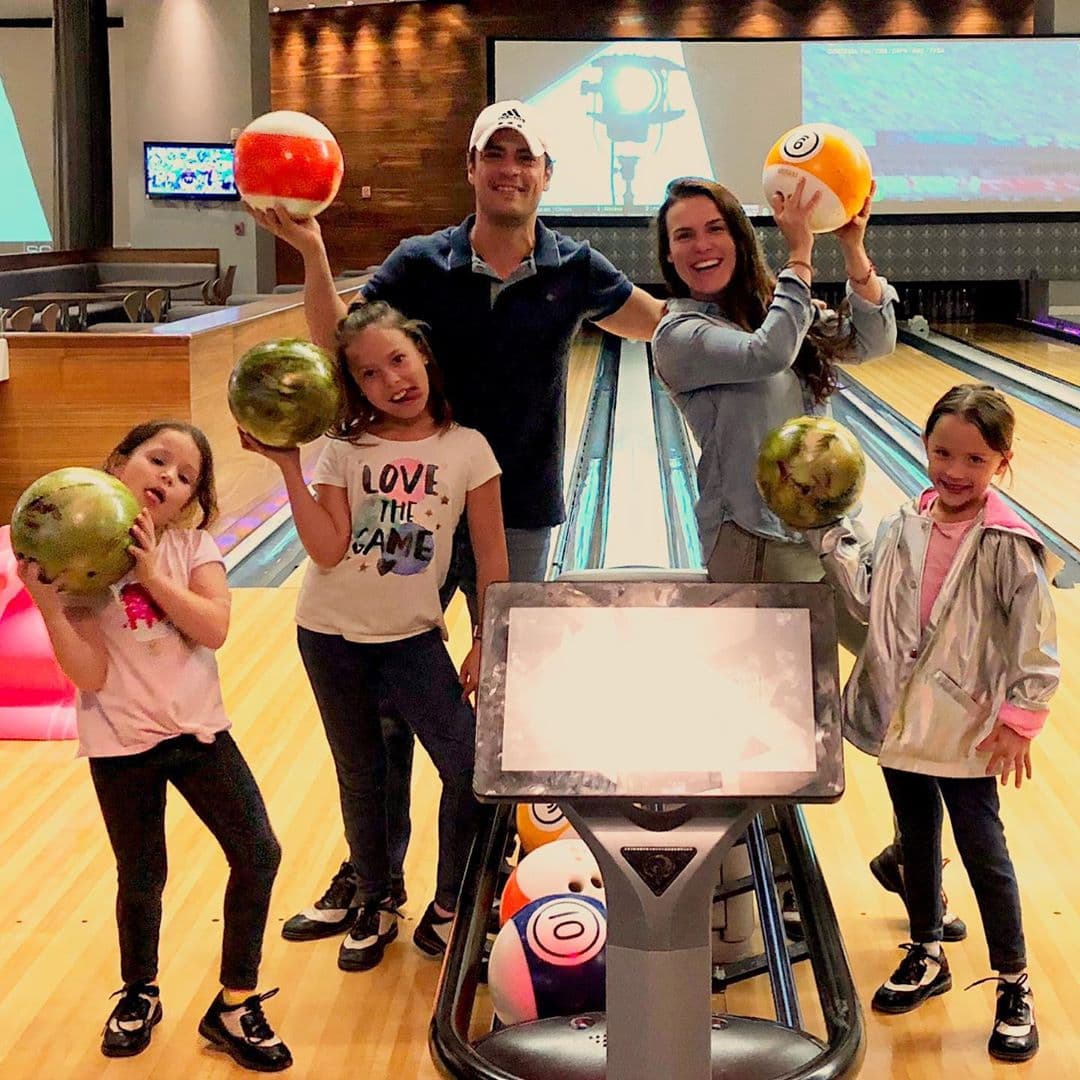 Por medio de sus redes sociales, Mike comparte con sus seguidores el crecimiento de sus hijas.