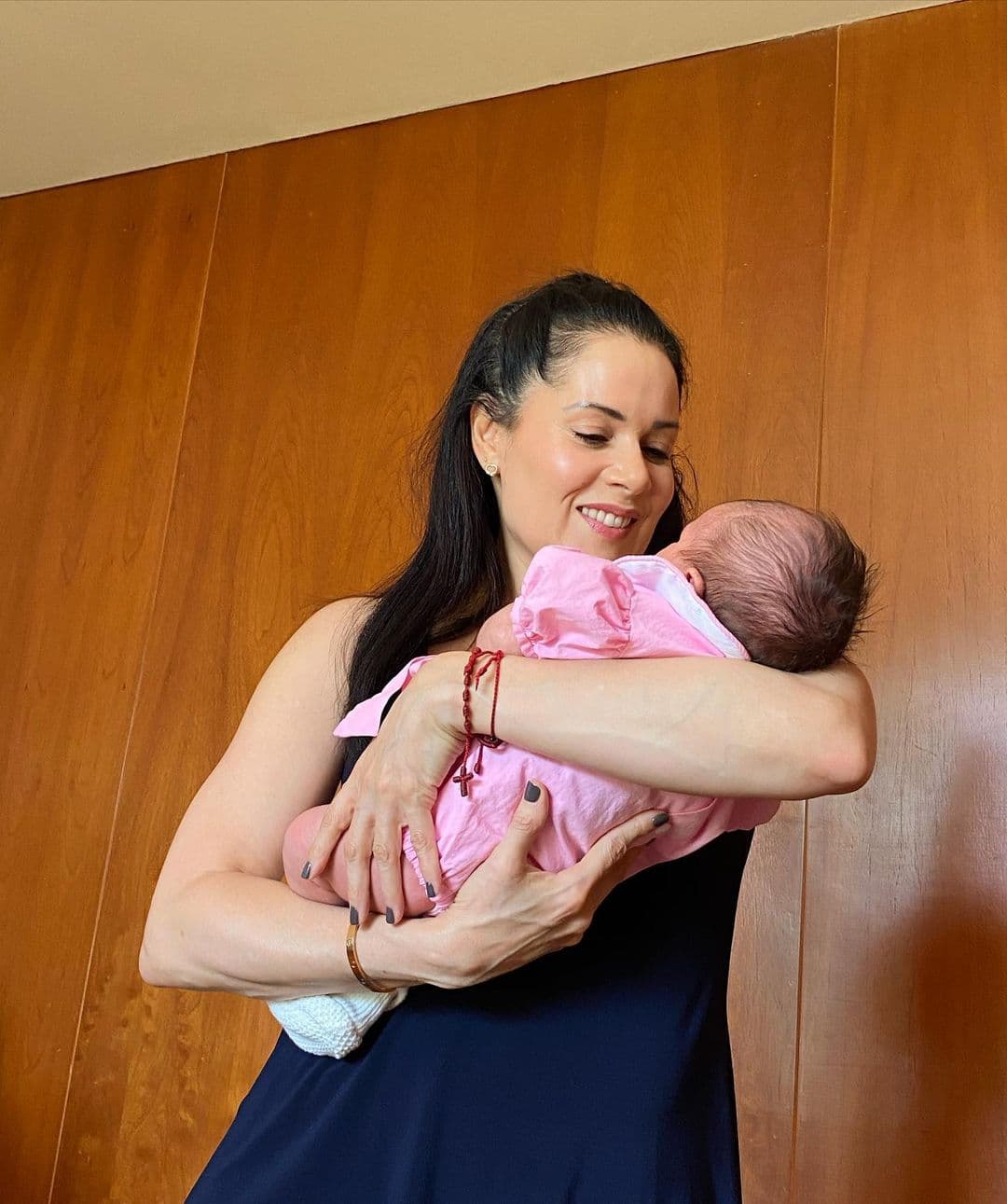 El 14 de marzo de este año se convirtió en abuelo, ya que Camila tuvo a su primera hija, Cayetana, producto de su matrimonio con Francisco Barba.