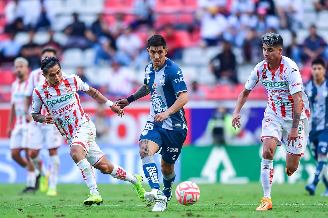 Necaxa toma rumbo en el Apertura 2022 y ahora le pegó a un Pachuca que ya suma tres partidos sin ganar en una descarga eléctrica que le vale para tres puntos muy importantes en el torneo gracias a los goles de Garnica y Giménez.