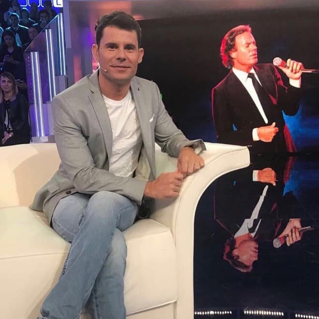 El 10 de julio de 2019, la BBC dio a conocer que tras tres décadas de reclamar el reconocimiento legal de su padre, finalmente la justicia española de Valencia dictaminaba que Javier Sánchez Santos era hijo de Julio Iglesias, apelando al "evidentísimo parecido físico" aunque descartando las pruebas presentadas.