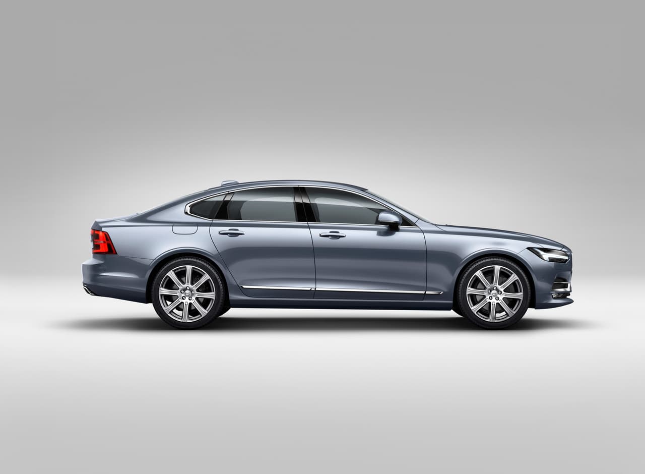 El Volvo S90 2017 es un sedán muy elegante por derecho.