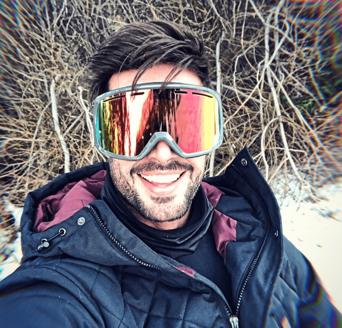 El actor William Levy compartió esta foto en un paisaje nevado y con gafas de esquí junto al mensaje: "Un nuevo año, 12 nuevos capítulos, 365 nuevas oportunidades. Les deseo un excelente año y que se ganen la lotería".