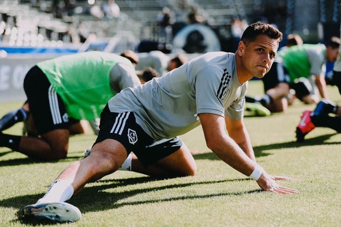 Chicharito fue titular y capitán en su debut con Galaxy