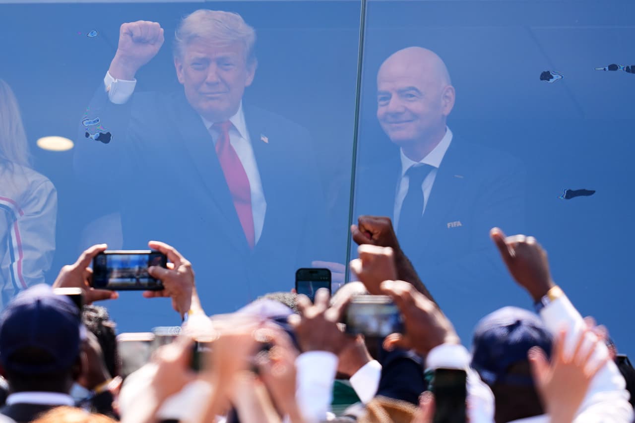 El presidente Trump junto al presidente de la FIFA, Gianni Infantino.