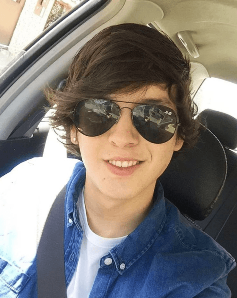 Su hermano se llama Jonathan Vélez y en varias ocasiones ha compartido fotos con él.