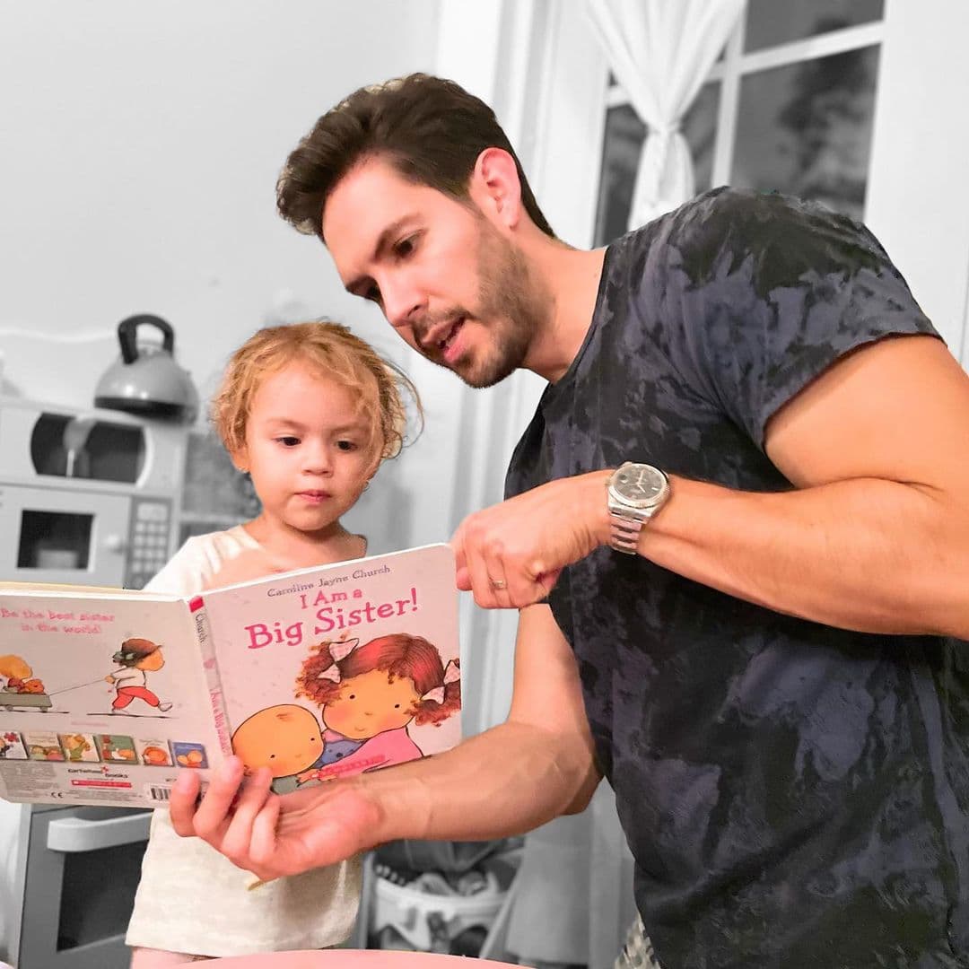 Sarassa contó que se encuentra bien y que no halla la hora de que su hija mayor, Chloe Sophia, conozca a su hermanito.