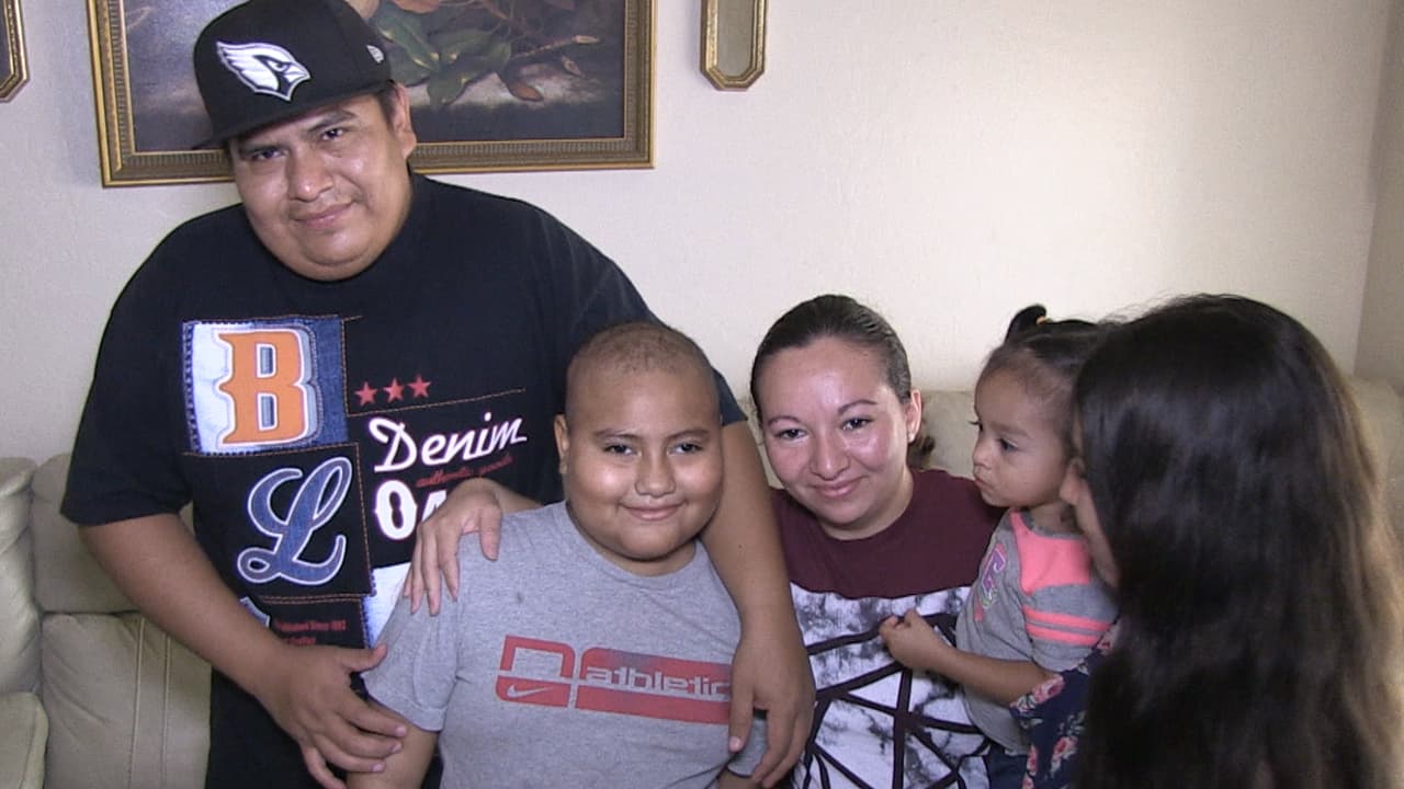 Un padre y su hijo diagnosticados con cáncer enfrentan el temor de ser deportados