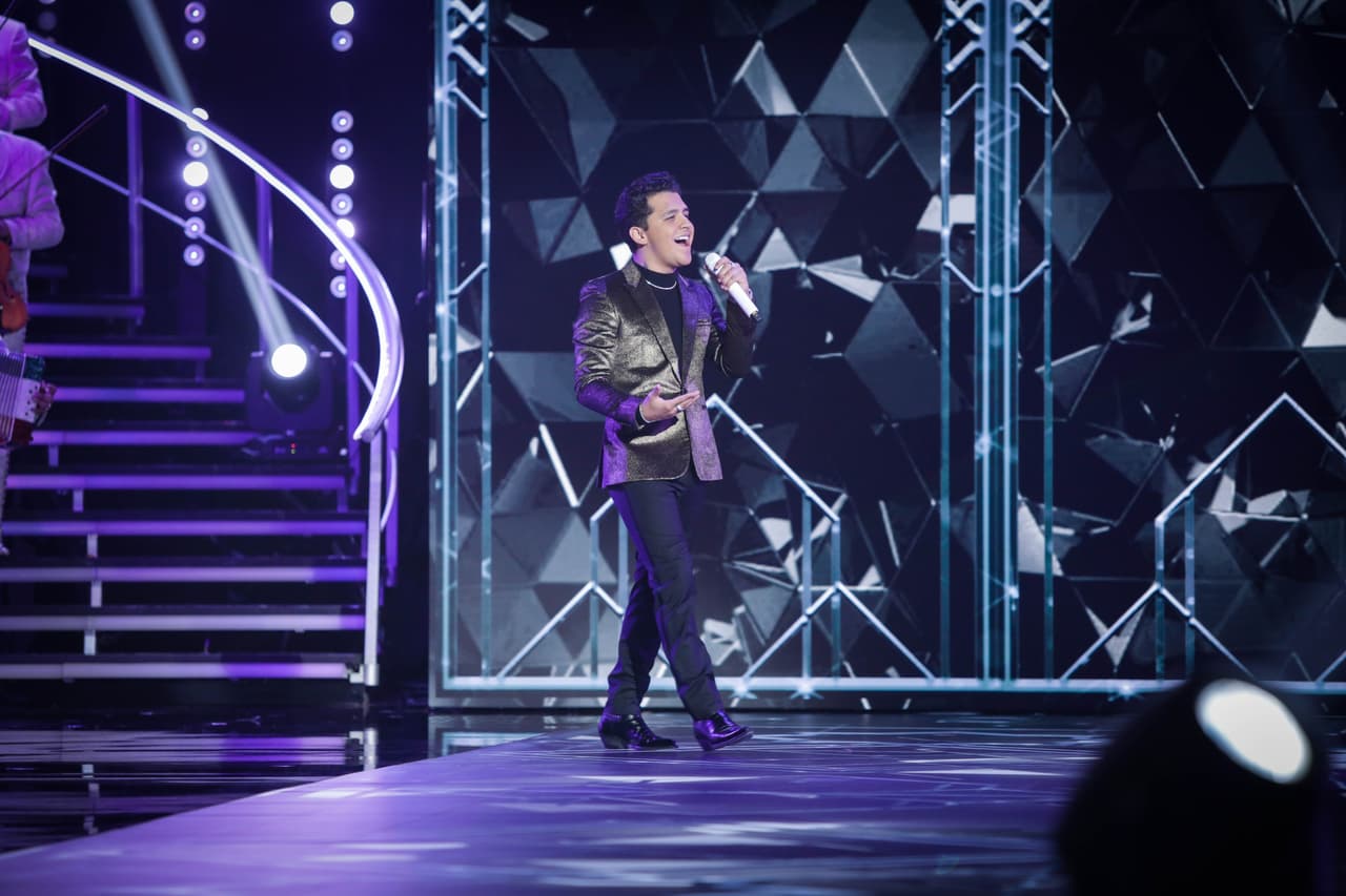 Nuestra Belleza Latina no podía terminar sus transmisiones sin la presencia de Christian Nodal.