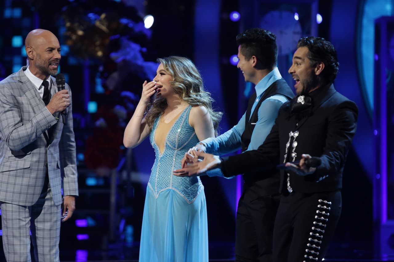 El también comediante mexicano compartió la emoción de Sofía y aplaudió las críticas positivas de los jueces.