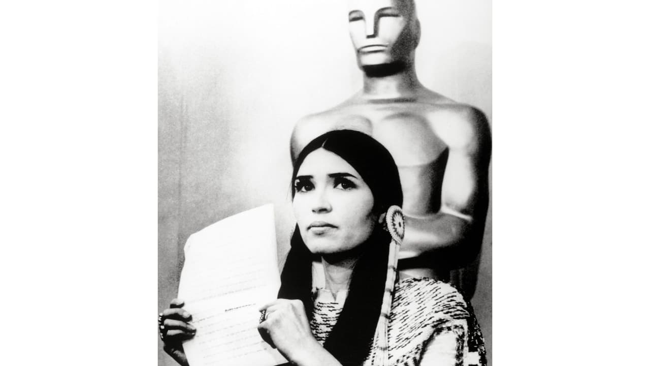 Sacheen Littlefeather rechazó el premio en nombre de Marlon Brando.