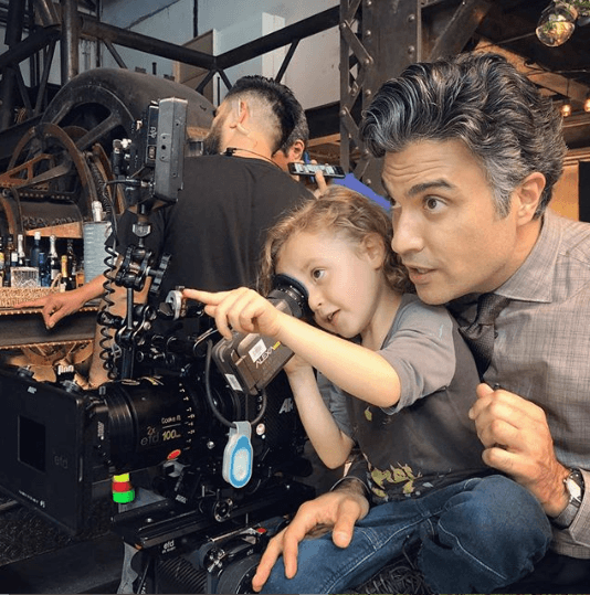 Con cuatro años actualmente, el pequeño Jaime ha mostrado gran interés por la industria del entretenimiento, pues se la pasa en los foros junto a su papá.