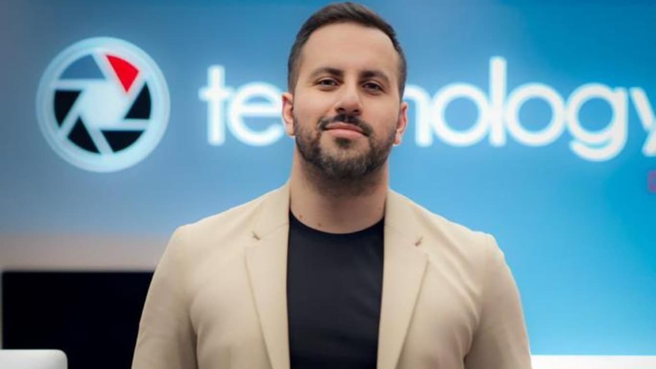 Darío Zambrano: Reinventando la fotografía a través de la Inteligencia Artificial, una visión de expertos