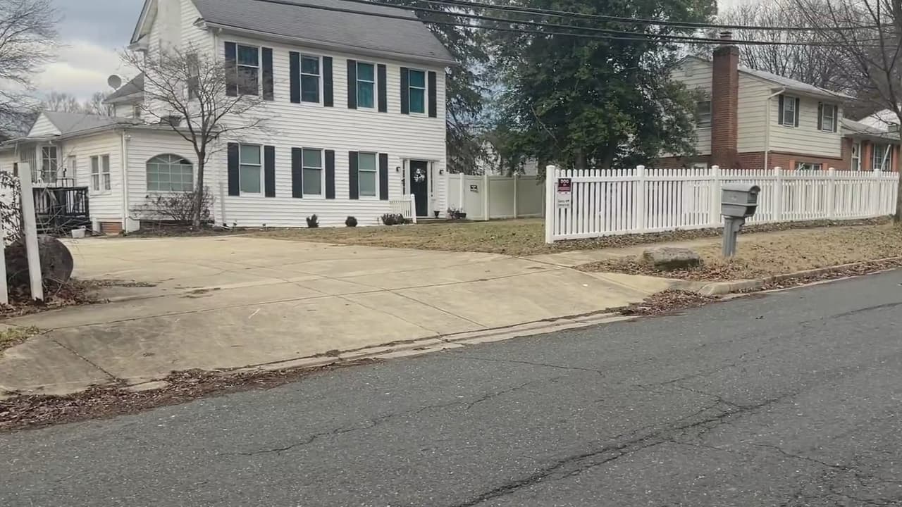 Toca la bocina por 2 horas y dispara a policías: conductor, bajo arresto tras intensa búsqueda