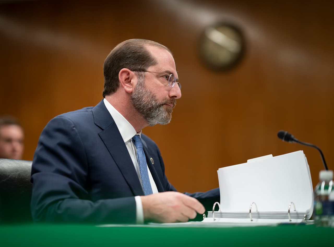 El secretario de Salud y Servicios Humanos, Alex Azar, habla este martes ante un panel del Senado sobre el impacto del coronavirus en EEUU.