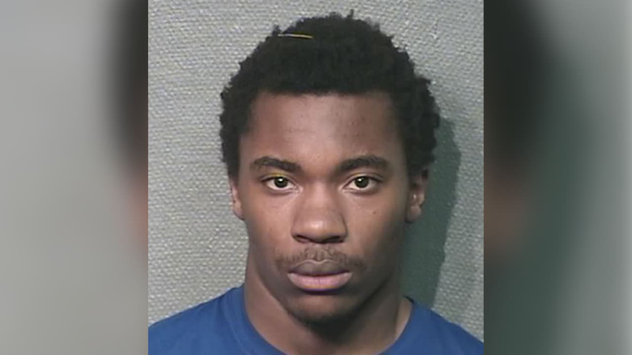 Maurice Turner, 20 años. Se busca por abuso sexual de un niño, evasión de arresto, y uso no autorizado de un vehículo. Última ubicación conocida: Houston, Texas. Orden de arresto # 1651419, # 1577416 y # 1577415.