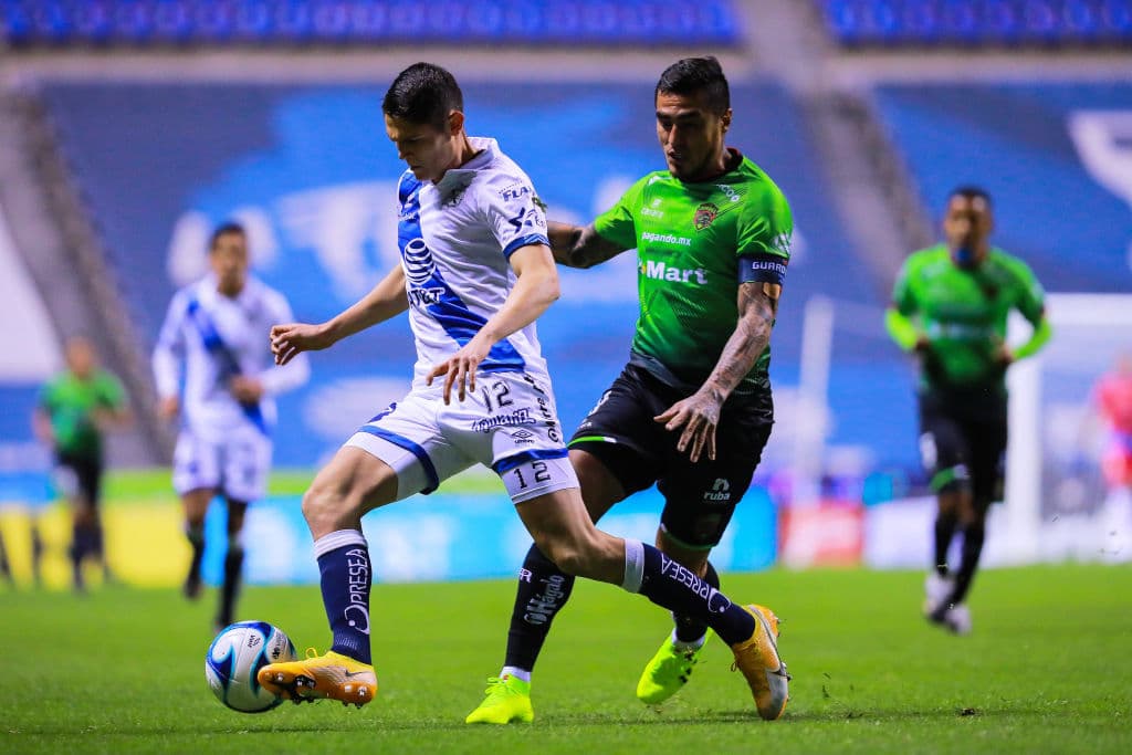 Santiago Ormeño (5’, 51’, 70’) se sirvió con la cuchara grande y marcó triplete en un partido donde al Puebla le salió todo. Cristian Tabó (43’) hizo el cuarto para los poblanos. Los locales llegaron a 8 unidades y los Bravos se quedaron con 5.