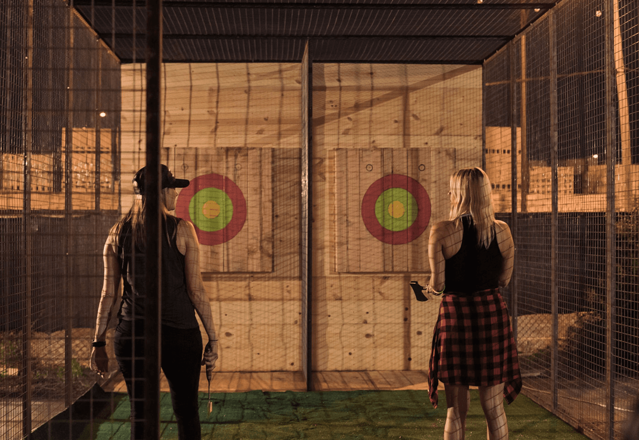 Los paquetes comienzan desde admisión general hasta el ofertas que incluyen el lanzamiento de hachas. Tienen la opción de visitar exclusivamente a las distintas atracciones, en el caso de que no te interesen algunas de las actividades.