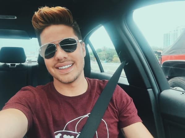 Cualquier ocasión es buena para tomarse una foto, por ejemplo aquí en medio del tráfico en Miami.