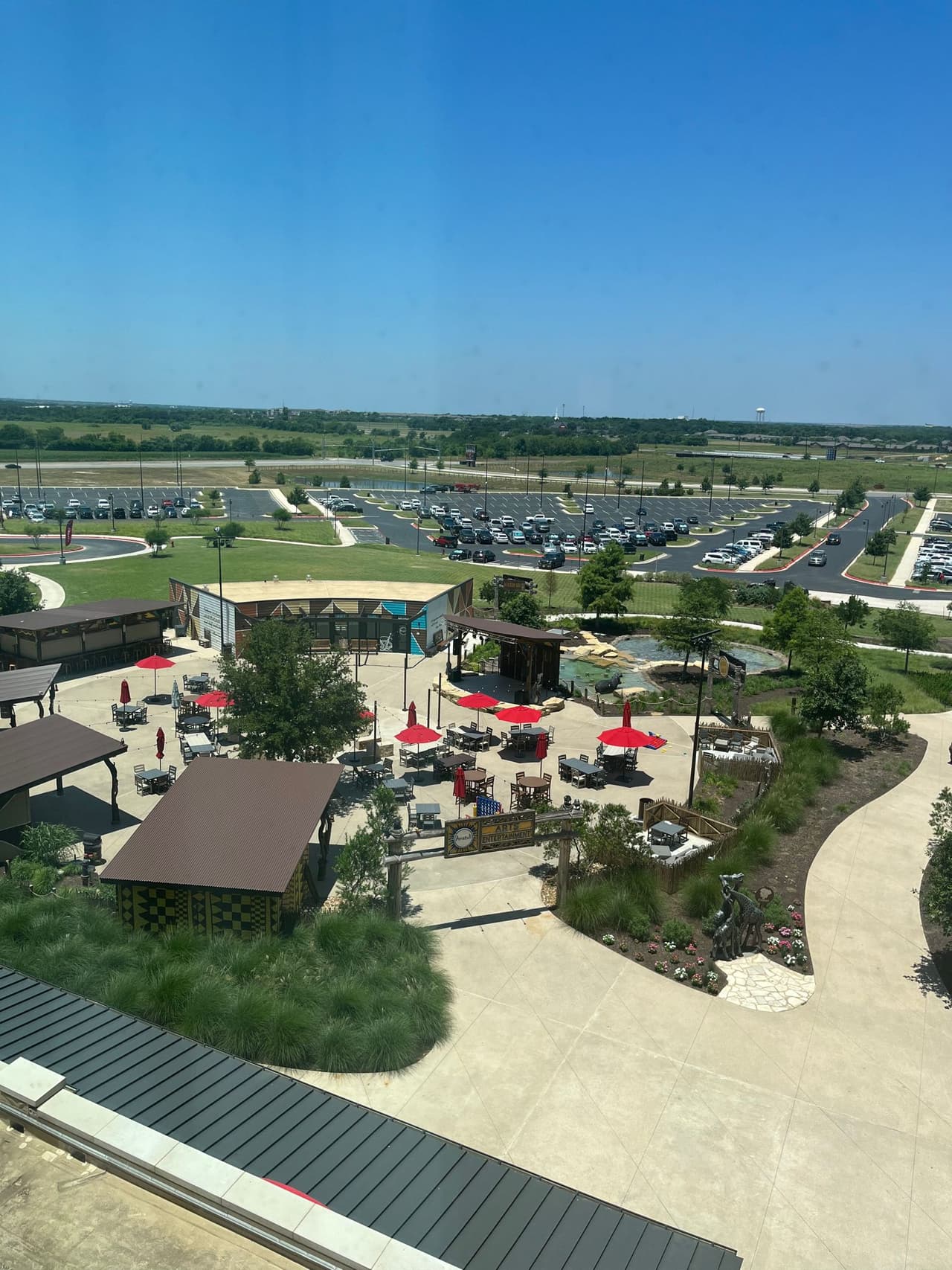 También puedes disfrutar del parque acuático sin quedarte en el hotel: la admisión general cuesta $79.99.