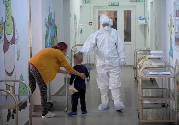 Contagios por covid-19 en niños se quintuplicaron en todo EEUU