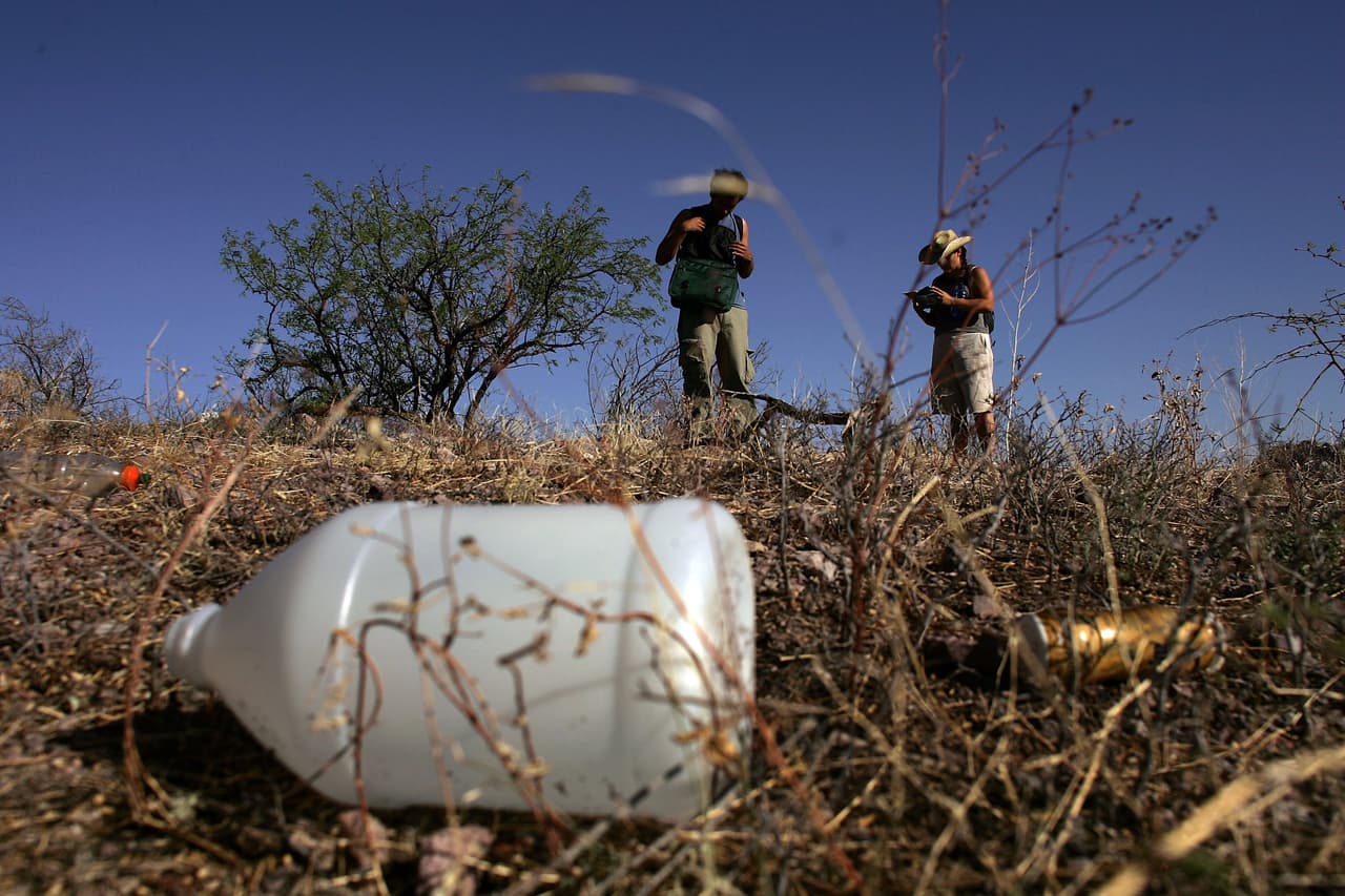 En muchos
<b>países latinos varias familias buscan con desesperación a sus seres queridos</b> quienes por
<b>perseguir el sueño americano se aventuraron a cruzar la frontera de Estados Unidos</b>. Y en ese intento han desaparecido.