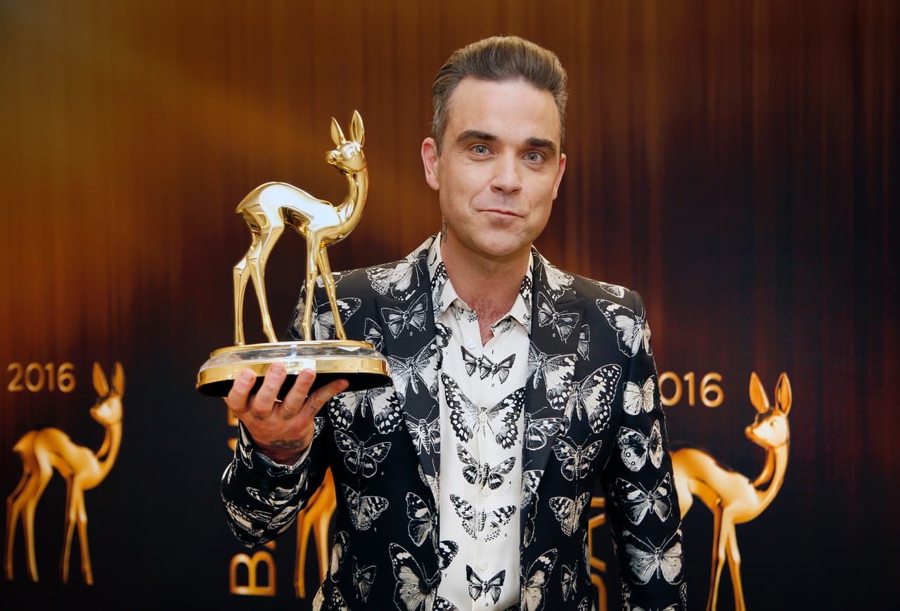 En aquel entonces confesó que se hizo esos ‘arreglitos’ porque los comentarios que recibía sobre sus nuevos proyectos musicales señalaban “cómo había envejecido”; “yo decía ‘sí, lo he hecho’. Estaba cansado, tenía problemas mentales, estrés y lo que fuera y todo se veía en mi cara”.