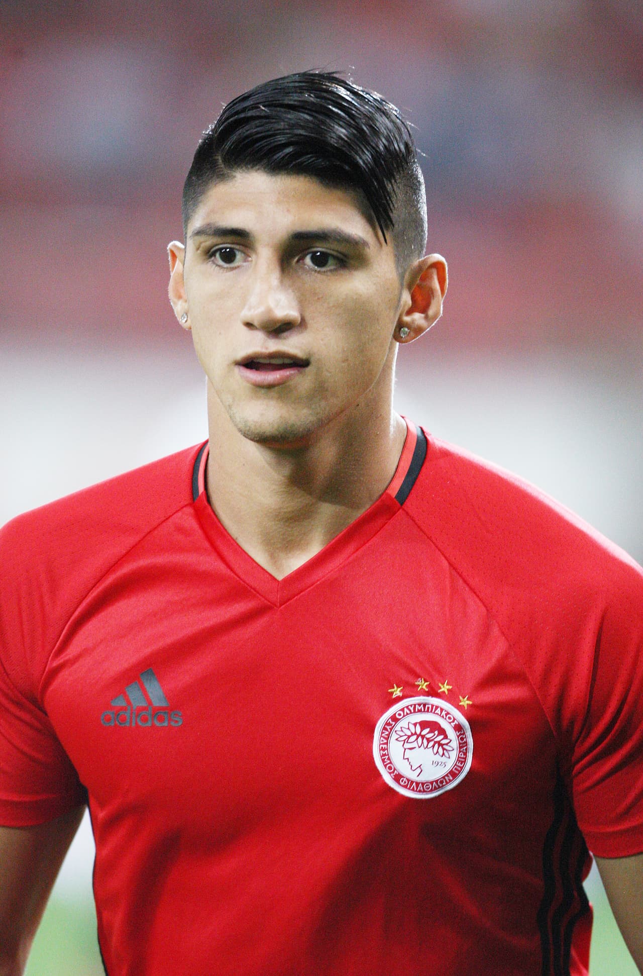 Fue allí cuando compartió vestuario con Alan Pulido, su rival por una posición en el equipo y que luego se regresaría a México para jugar en Chivas.