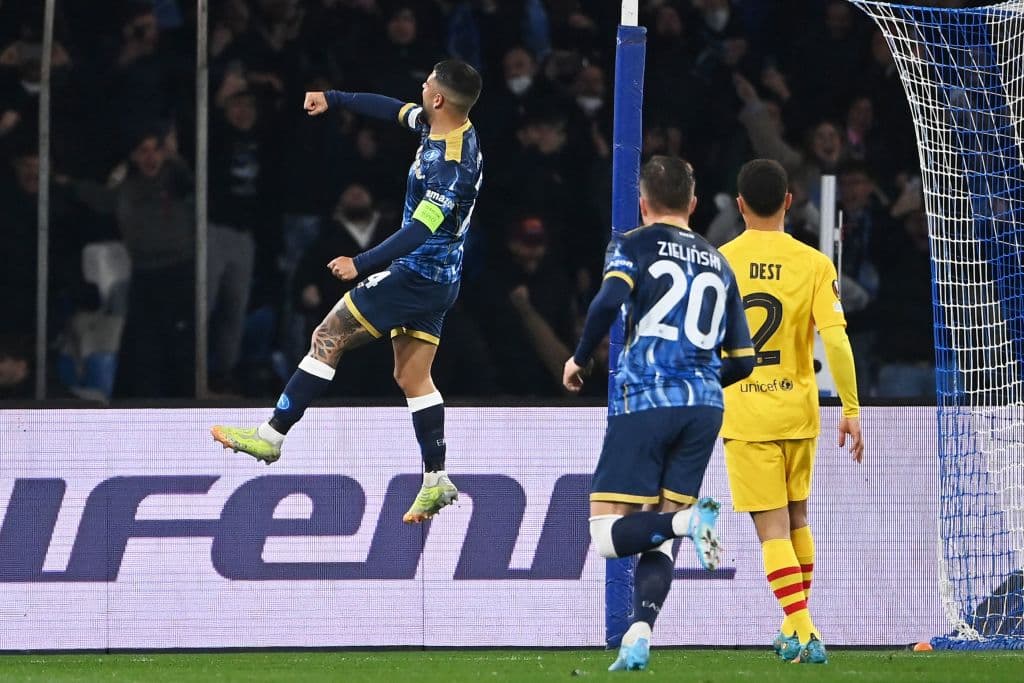 Barcelona se lleva el triunfo del Napoli con marcador globar 3-5 y también el boleto a Octavos de Final en la Europa League. Jordi Alba, Frenkie de Jong, Gerard Piqué y Aubameyang le dieron el triunfo a los cules, mientras que Insigne y Politano anotaron a favor de los locales.