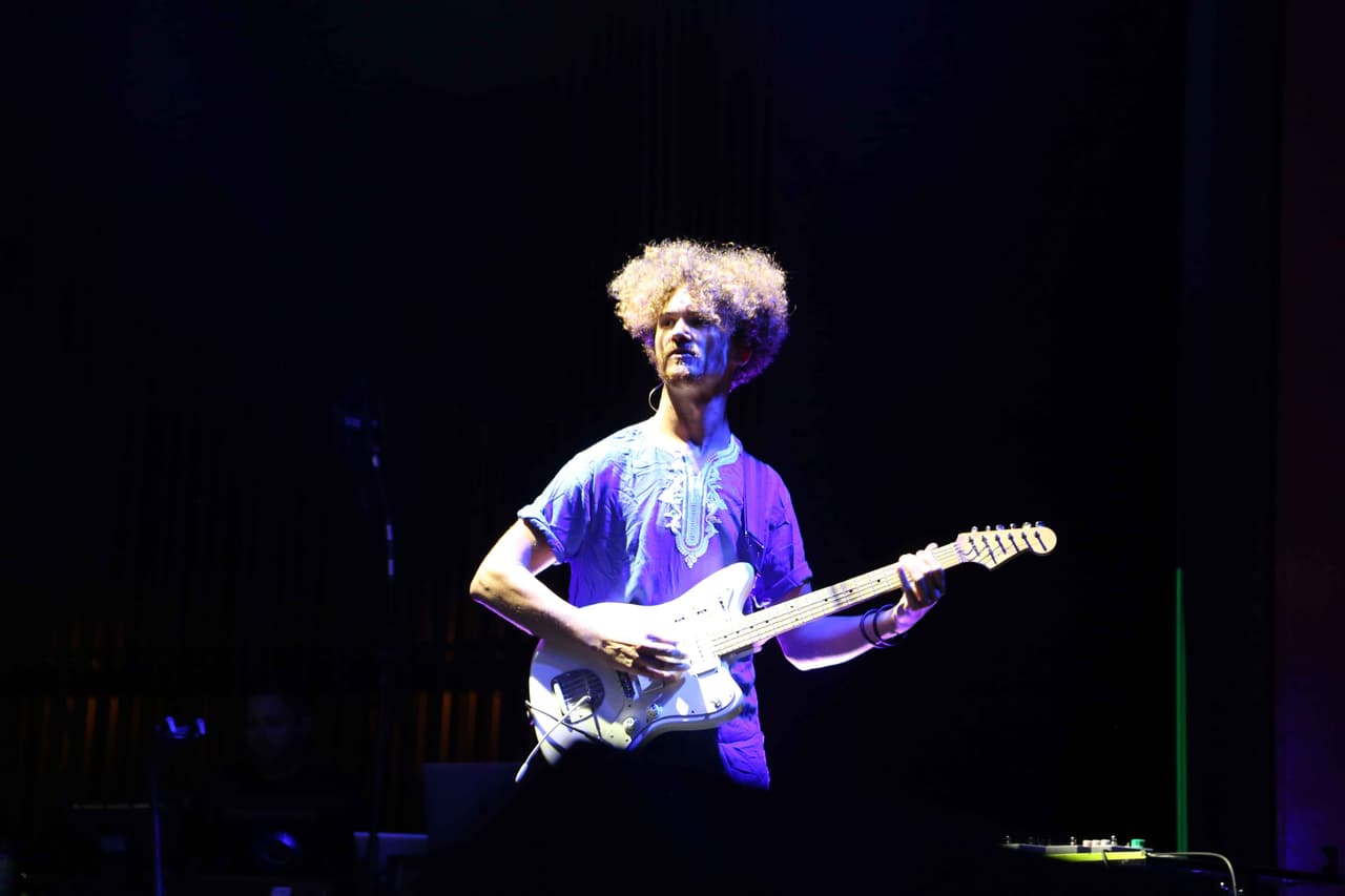 Elías Meister, de Alemania, guitarrista de Residente.