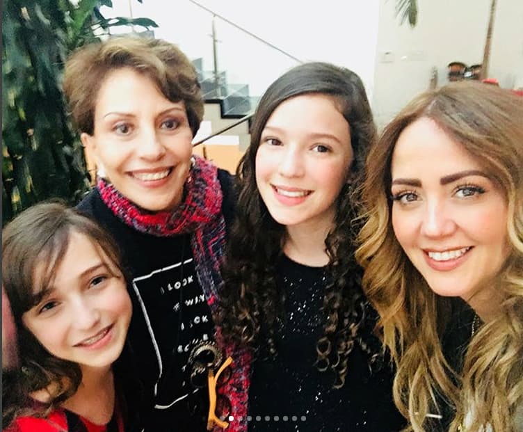 Andrea Legarreta presumió a sus hijas Mía y Nina, junto a su mamá, Isabel Martínez.