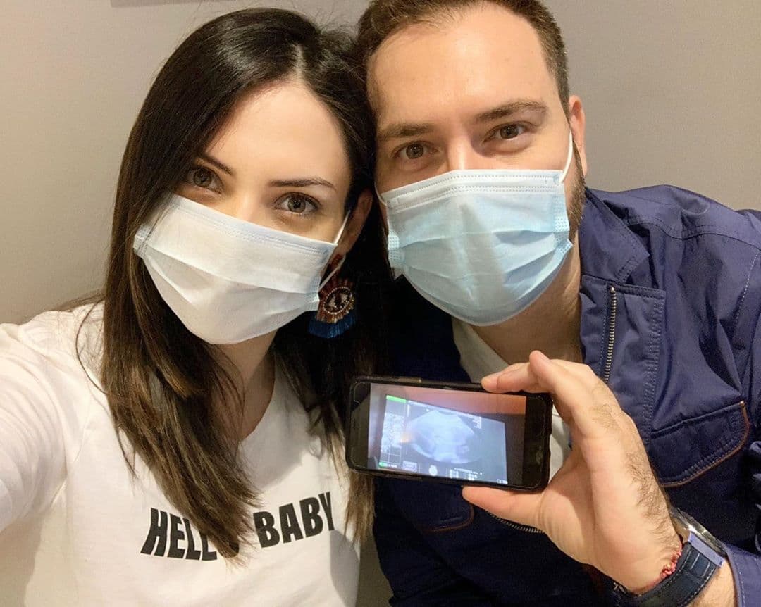 "Así te imaginé, Megan. Desde que confirmamos que llegarías, no dejaba de pensar en este momento. Nuestra primera foto", escribió el feliz padre en su cuenta de Instagram.