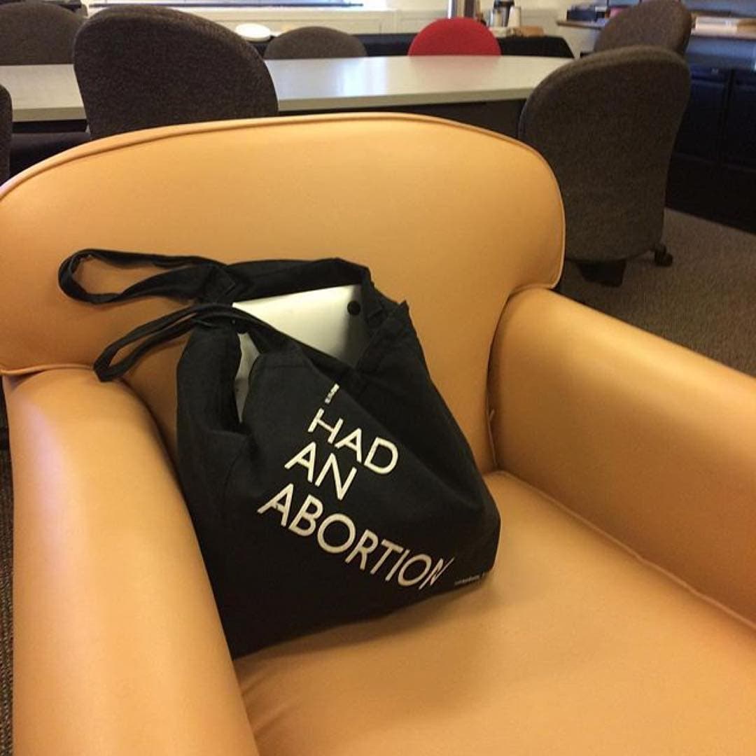 “Hablo con toda clase de personas. Solo dos veces he tenido experiencias muy, muy, negativas: en un subterráneo en Nueva York y en un banco en Pembroke Pines, Florida. Extraño que no haya sido en ningún pueblo pequeño de la América profunda”.
<br>