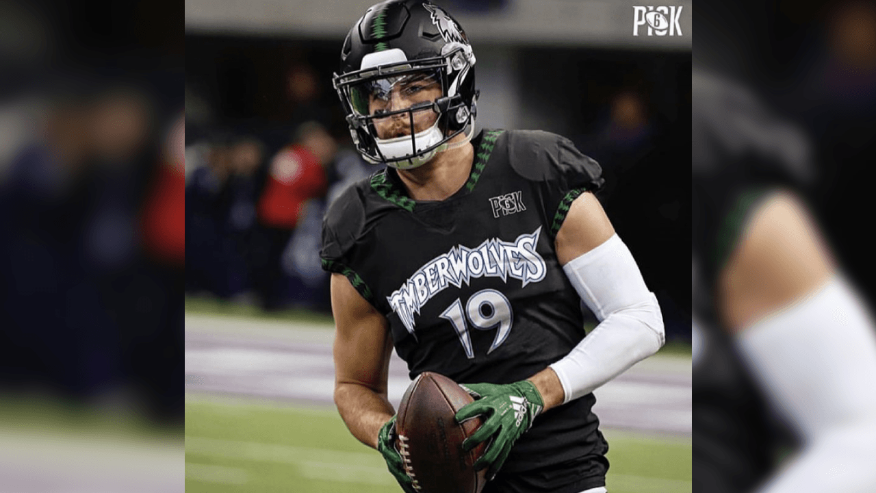<b>Adam Thielen</b>
<br>Receptor de los Minnesota Vikings se vería imponente con el uniforme de lo Minnesota Timberwolves.