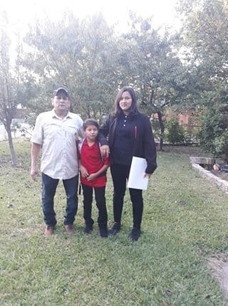 Yeshua y Gaby listos para el primer día de clases.