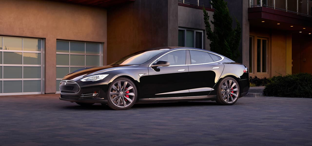 Anunciado en 2008, con un prototipo presentado al año siguiente y lanzado al mercado recién en junio de 2012, el Model S de Tesla es paradigma en el mundo de la conducción eléctrica y aparece en el segundo lugar de esta lista.